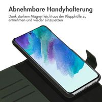 Accezz Premium Leather 2 in 1 Klapphülle für das Samsung Galaxy S21 FE - Grün