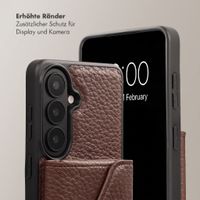 Selencia Sera HandyHülle mit Kordel und Umschlag-Kartenhalter Samsung Galaxy S26 - Chocolate Brown
