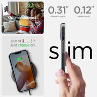 Spigen Ultra Hybrid™ Case für das Apple iPhone 14 - Transparent