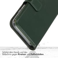 Selencia Echtleder Klapphülle für das Apple iPhone 16 Pro - Grün