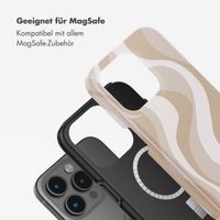 Selencia Vivid Tough Back Cover mit MagSafe für das iPhone 15 Pro Max - Desert Waves Beige