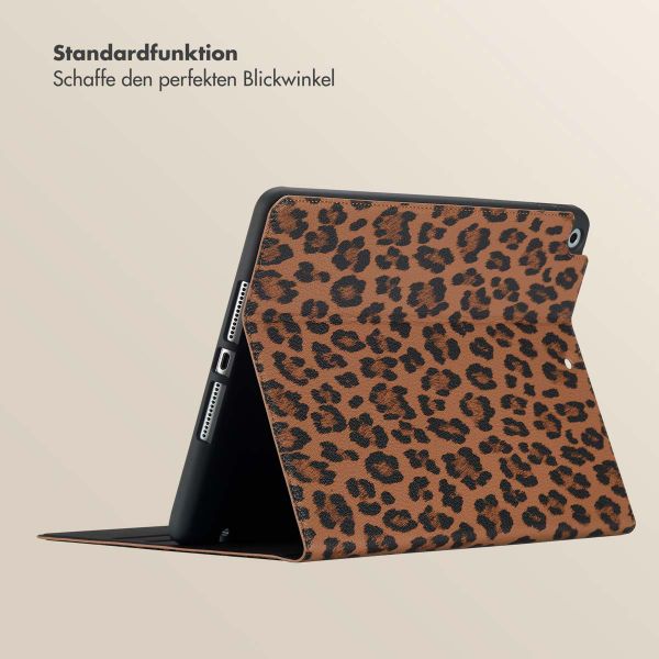 Selencia Sabi Klapphülle mit Leopardenmuster Apple iPad 9 (2021) 10.2 Zoll / iPad 8 (2020) 10.2 Zoll / iPad 7 (2019) 10.2 Zoll - Mocha Brown