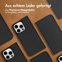 Accezz Premium Leather Slim Klapphülle für das Apple iPhone 14 Pro - Schwarz