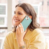 Accezz Liquid Silikoncase mit MagSafe für das Apple iPhone 16 Pro Max - Dunkelgrün