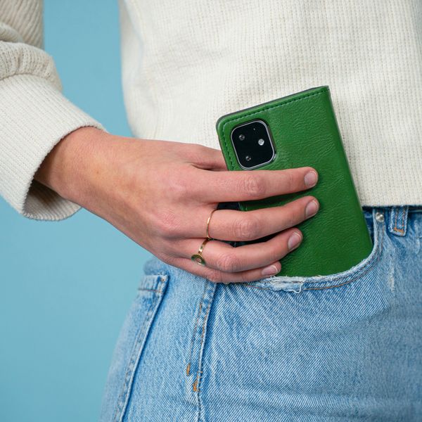 imoshion Luxuriöse Klapphülle Apple iPhone SE (2022 / 2020) / 8 / 7 / 6(s) - Grün