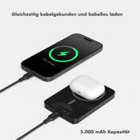 Selencia Vivid Powerbank 5.000 mAh - MagSafe und Qi - Black / Bonbon Stripe Blueberry