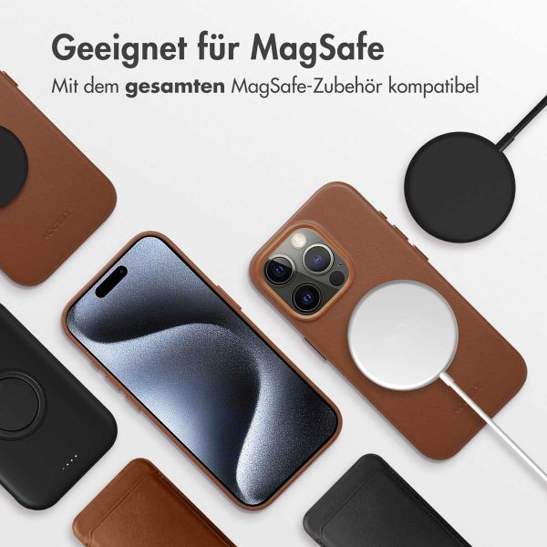 Accezz MagSafe Leather Backcover für das iPhone 15 Pro - Sienna Brown