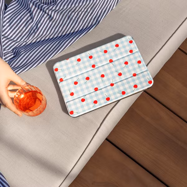 imoshion Design Trifold Klaphülle Apple iPad Air 11 Zoll (2026) M4 / (2025) M3 / (2024) M2 / Air 5 (2022) / Air 4 (2020) - Cherry Check