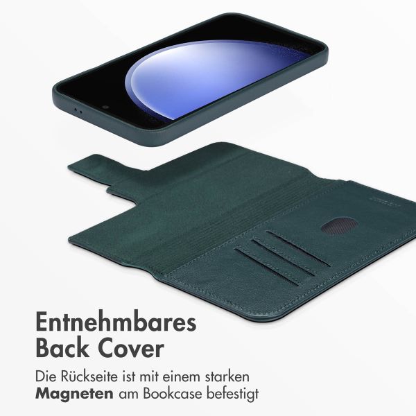 Accezz 2-in-1 Klapphülle aus Leder mit MagSafe für das Samsung Galaxy S23 FE - Cedar Green