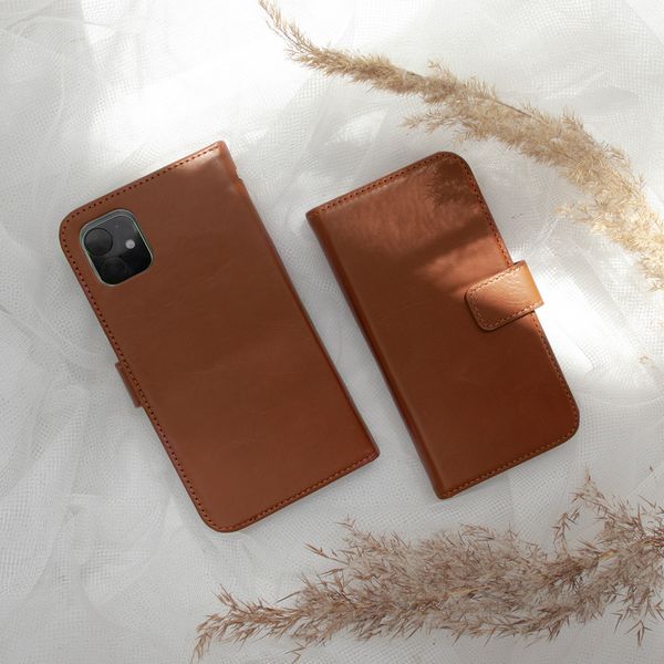 Selencia Echtleder Klapphülle Apple iPhone 11 - Hellbraun