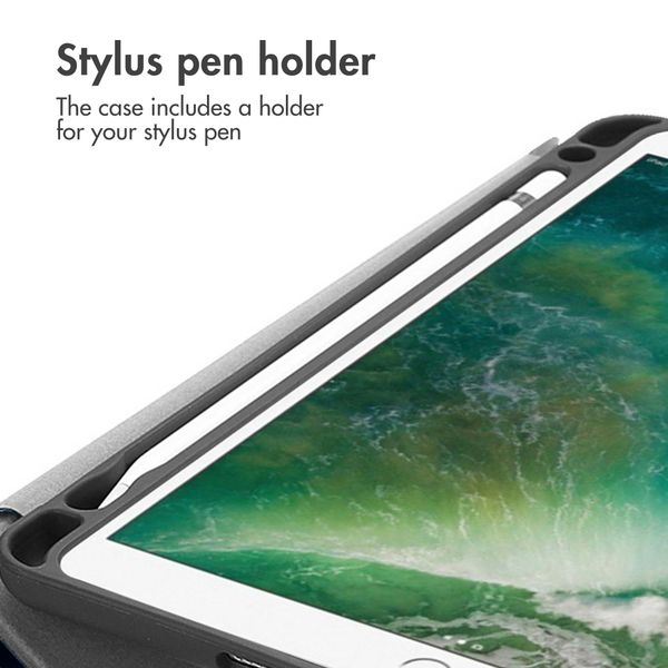 imoshion Trifold Klapphülle Apple iPad 6 (2018) 9.7 Zoll / iPad 5 (2017) 9.7 Zoll / Air 2 (2014)/Air 1 (2013) - Hellgrün