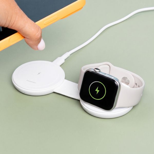imoshion 2-in-1 kabelloses Reiseladegerät 25 W - iPhone / AirPods / Apple Watch - Qi2.2 - Weiß