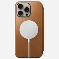 Nomad Modern Leather Folio Klapphülle für das iPhone 15 Pro Max - English Tan