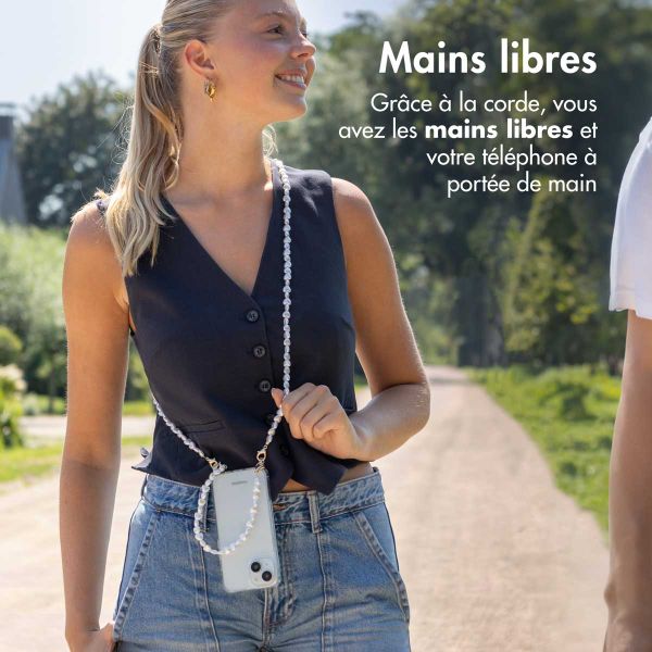 imoshion Back Cover mit Band + Armband Apple iPhone 15 Pro - Perlenherzen