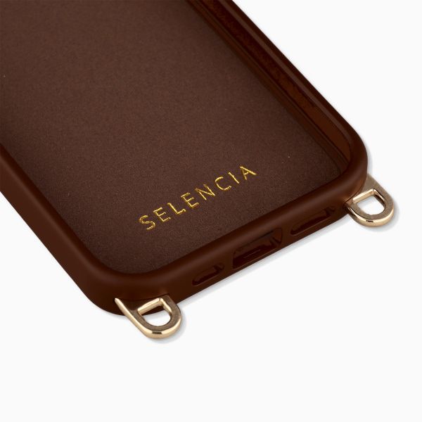 Selencia Rivièra MagSafe Backcover mit abnehmbaren Haken für das Apple iPhone 15 - Choco Brown + Satin Crush Handykette - Cosmic Candy