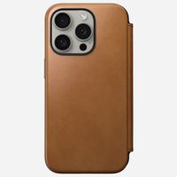 Nomad Modern Leather Folio Klapphülle für das iPhone 15 Pro - English Tan