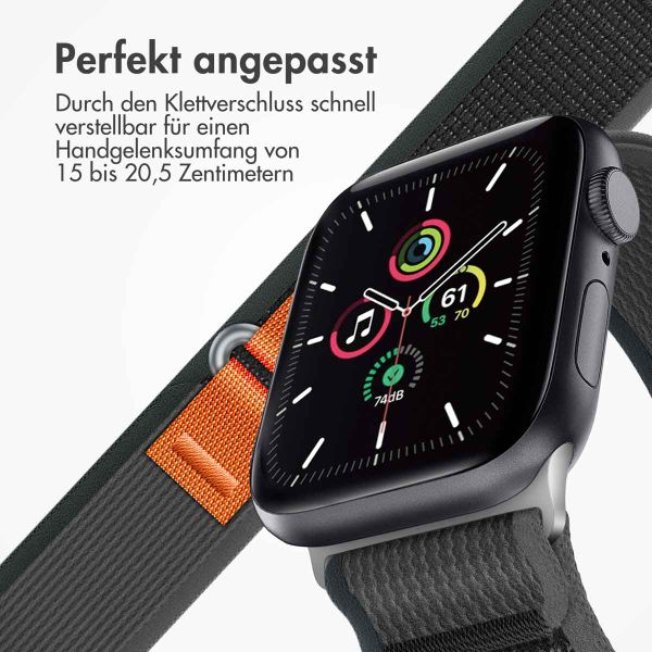 imoshion Nylon-Armband Trail für die Apple Watch Series 1 bis 9 / SE (38/40/41 mm) | Series 10 (42 mm) - Black Grey