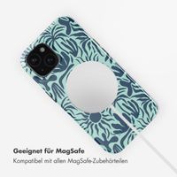 Selencia Vivid Tough Back Cover mit MagSafe für das iPhone 15 - Tropical Vibes Light Blue