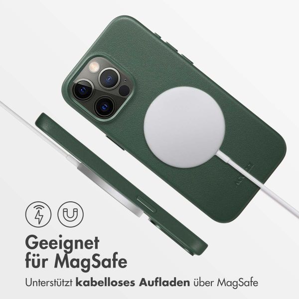 Accezz MagSafe Leather Backcover für das Apple iPhone 15 Pro Max - Cedar Green