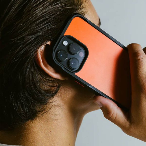 Nomad Rugged Case für das iPhone 15 Pro - Ultra Orange