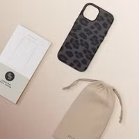 Selencia Sabi Backcover Leopardenmuster mit MagSafe Apple iPhone 15 - Midnight Black