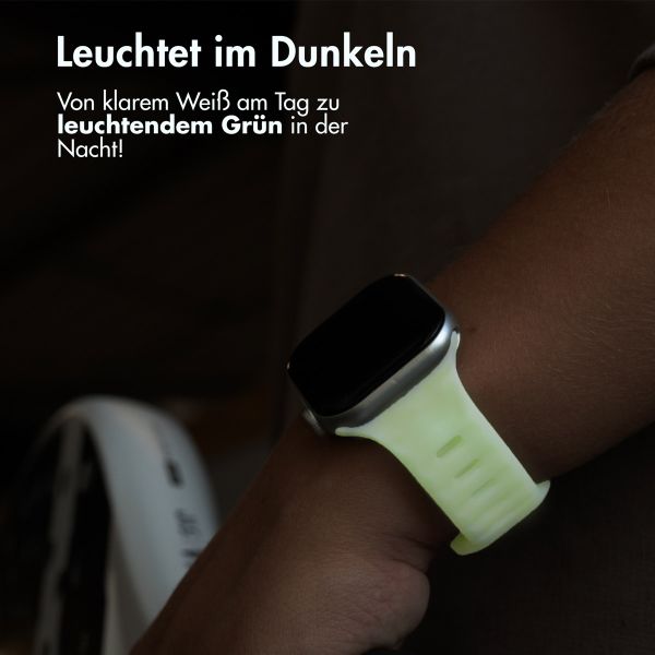 imoshion Active Sport Silikonarmband für die Apple Watch Series 1-10 / SE / Ultra (2) (44/45/46/49 mm) - Leuchtet im Dunkeln