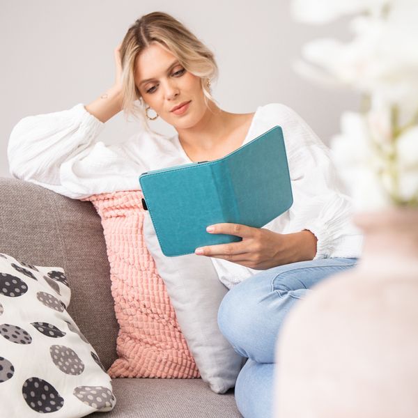 imoshion Vegan Leather Klapphülle Kobo Nia - Hellblau