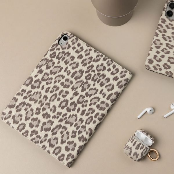 Selencia Sabi Klapphülle mit Leopardenmuster Samsung Galaxy Tab S11 - Soft Ivory