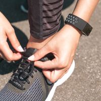 imoshion Silikonband Sport für die Fitbit Charge 3 / 4 - Schwarz / Grau