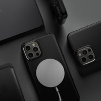 Spigen MagSafe Armor Hülle für das Apple iPhone 12 (Pro) - Schwarz