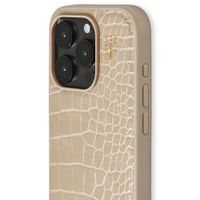 iDeal of Sweden Vegan Leather Back Cover für das iPhone 15 Pro - Warm Beige Croco