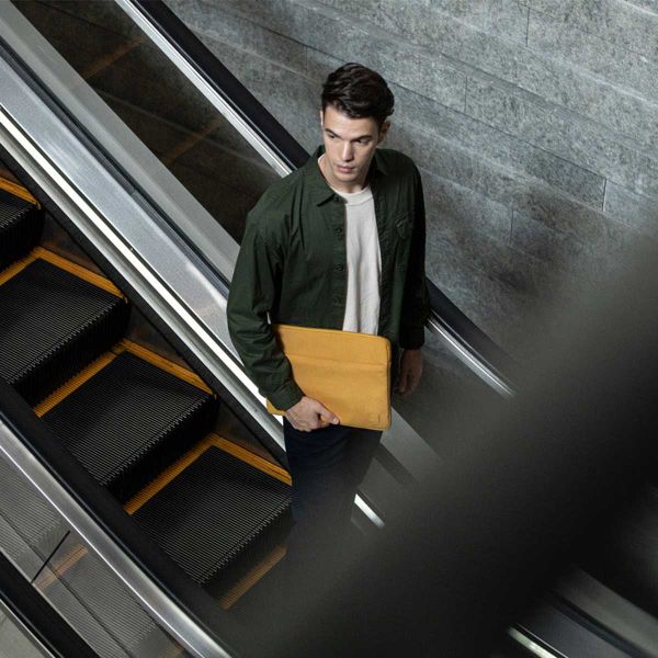 Uniq Vienna Laptop Hülle 14 Zoll - Recycelte Laptop Sleeve - Midnight Black