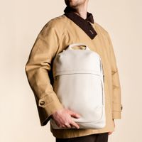 Accezz Leather Laptop Rucksack 16 Zoll - Beige