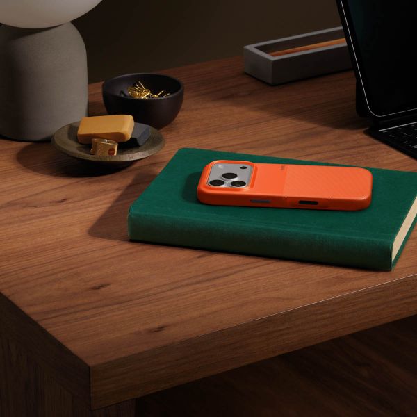 Beats Robuste Hülle mit MagSafe und Kamera-Steuerung Apple iPhone 17 Pro - Sierra Orange