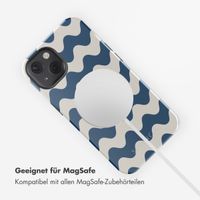 Selencia Vivid Tough Back Cover mit MagSafe für das iPhone 13 - Wave Vibes Classic Blue