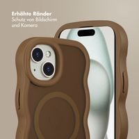 Selencia Wavy Backcover mit MagSafe Apple iPhone 15 - Mocha Brown