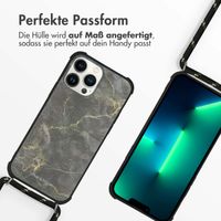 imoshion Design Hülle mit Band für das iPhone 13 Pro Max - Black Marble