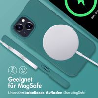 imoshion Color Backcover mit abnehmbarem Handykette und MagSafe Apple iPhone 15 - Dunkelgrün