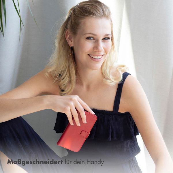 Selencia Echtleder Klapphülle für das Apple iPhone 16 - Rot
