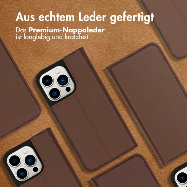 Accezz Premium Leather Slim Klapphülle für das Apple iPhone 14 Pro - Braun