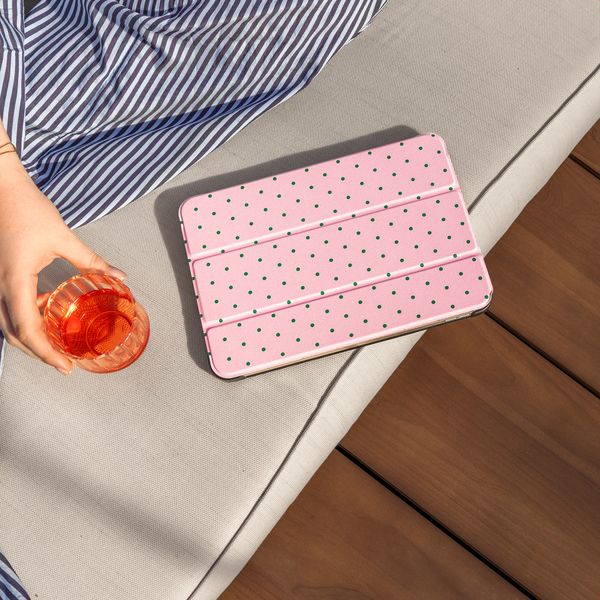 imoshion Design Trifold Klaphülle Apple iPad 9 (2021) 10.2 Zoll / iPad 8 (2020) 10.2 Zoll / iPad 7 (2019) 10.2 Zoll - Happy Dots