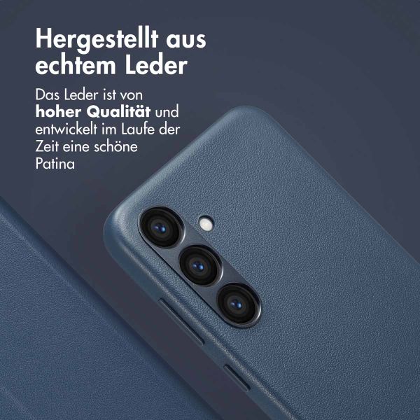 Accezz 2-in-1 Klapphülle aus Leder mit MagSafe für das Samsung Galaxy S23 FE - Nightfall Blue