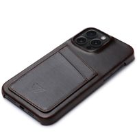 Wachikopa Full Wrap C.C. Back Cover mit 2 Kartenhaltern für das iPhone 15 Pro - Dark Brown