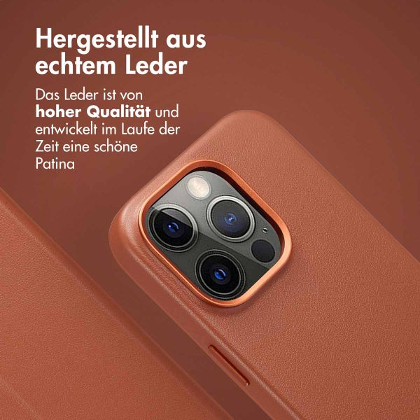 Accezz 2-in-1 Klapphülle aus Leder mit MagSafe für das iPhone 14 Pro - Sienna Brown