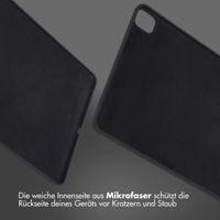 Accezz Liquid Silicone Back Cover mit Stifthalter für das iPad Pro 12.9 (2022) / Pro 12.9 (2021) / Pro 12.9 (2020) - Schwarz