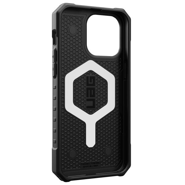 UAG Pathfinder Case für das iPhone 15 Pro Max - Midnight Camo