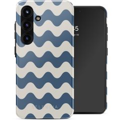 Selencia Vivid Tough Back Cover für das Samsung Galaxy S25 - Wave Vibes Classic Blue