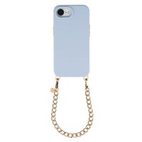 Selencia Rivièra MagSafe Backcover mit abnehmbaren Haken für das Apple iPhone 17e / 16e - Powder Blue + Bold Chain Handykette - Gold