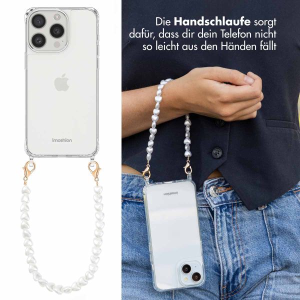 imoshion Back Cover mit Band + Armband für das iPhone 15 Pro - Perlen Herzchen