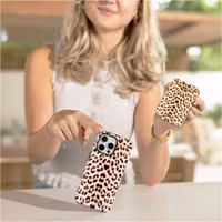 Selencia Vivid Powerbank 5.000 mAh - MagSafe und Qi2 - Desert Gold / Leopard